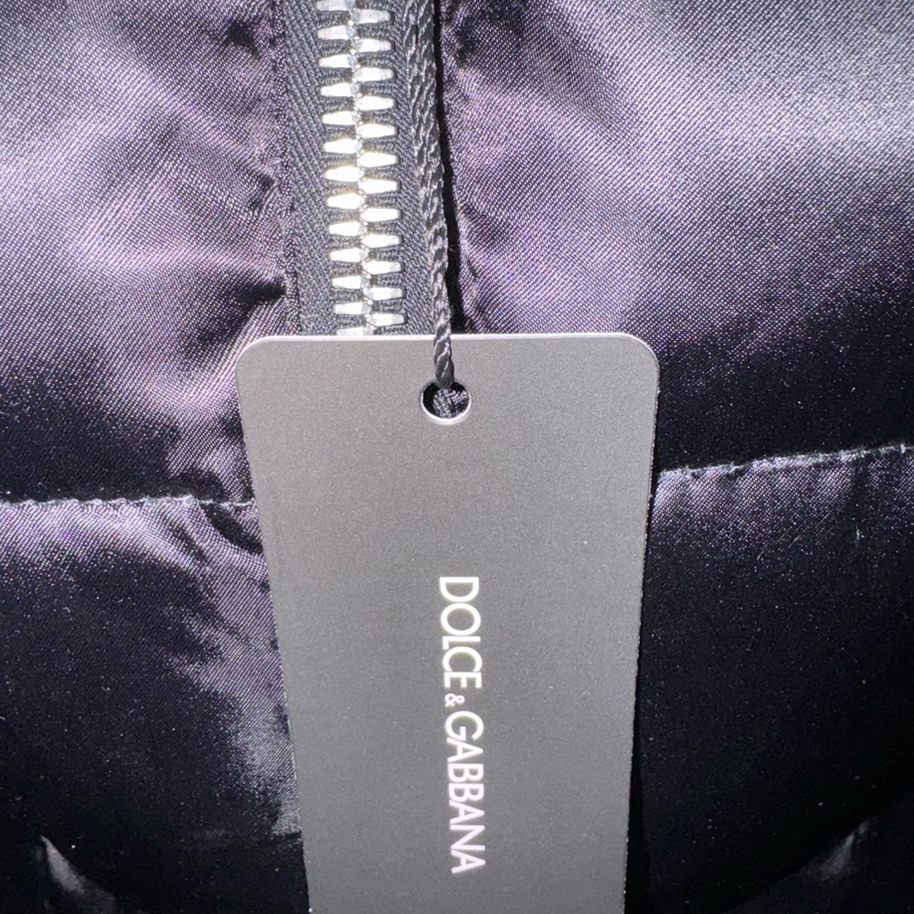 Dolce & Gabbana Black Puffer Jacket that’s cinched in the waist. Size 40 - Picture 6 of 8